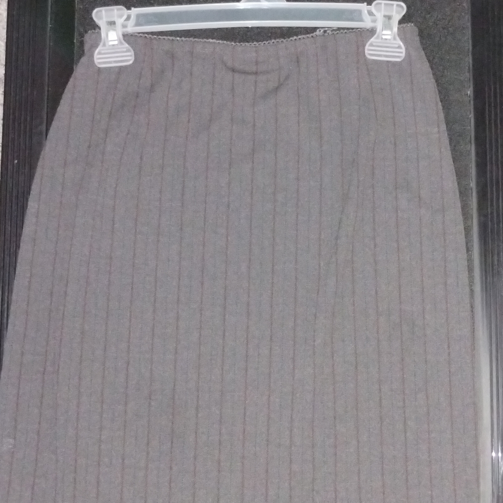 Elegant Gray Pinstripe Skirt Size Small